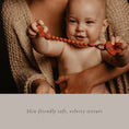Load image into Gallery viewer, Suavinex Color Essence Pacifier Clip