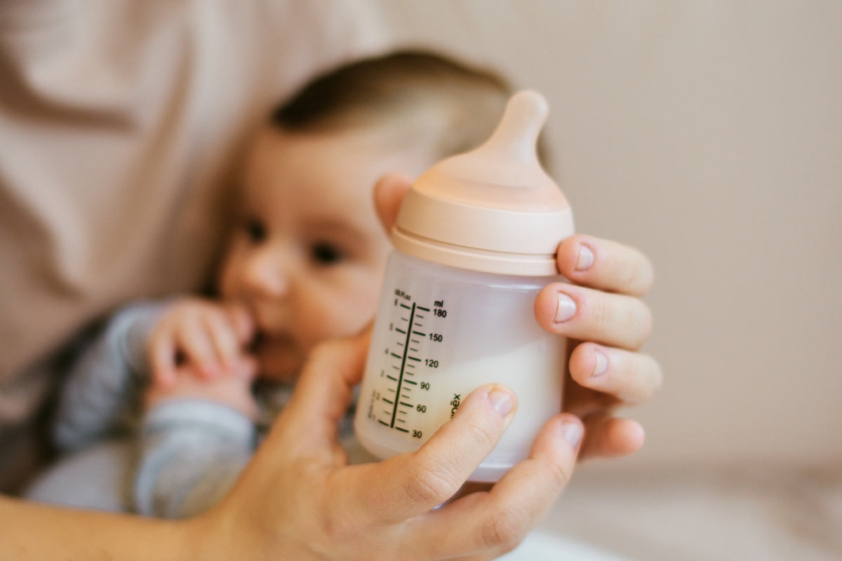 mom holding suavinex zero zero bottle with nipple  